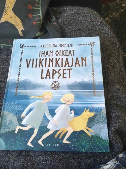 Ihan oikeat viikinkiajan lapset - Karoliina Suoniemi | Antikvariaatti Bookkolo | Osta Antikvaarista - Kirjakauppa verkossa