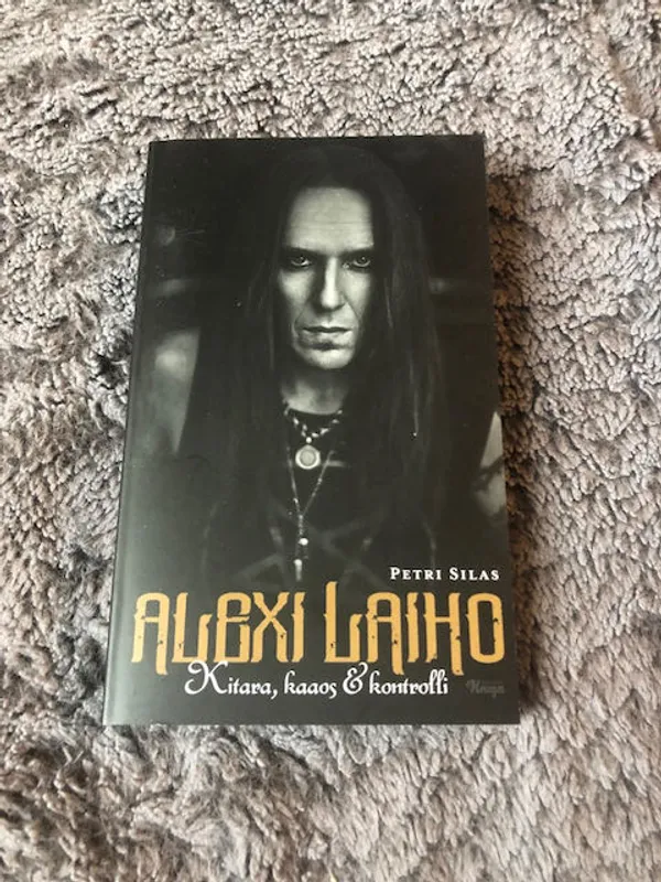 Alexi Laiho - kitara, kaaos & kontrolli - Petri Silas | Antikvariaatti Bookkolo | Osta Antikvaarista - Kirjakauppa verkossa