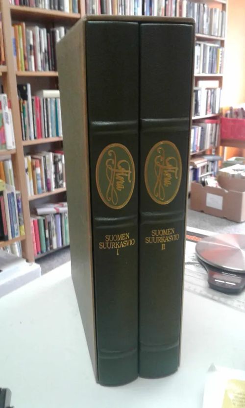 Suomen suurkasvio I-II pahvikotelossa - Kukkonen Ilkka (toim.) | Antikvariaatti Vihreä Planeetta | Osta Antikvaarista - Kirjakauppa verkossa