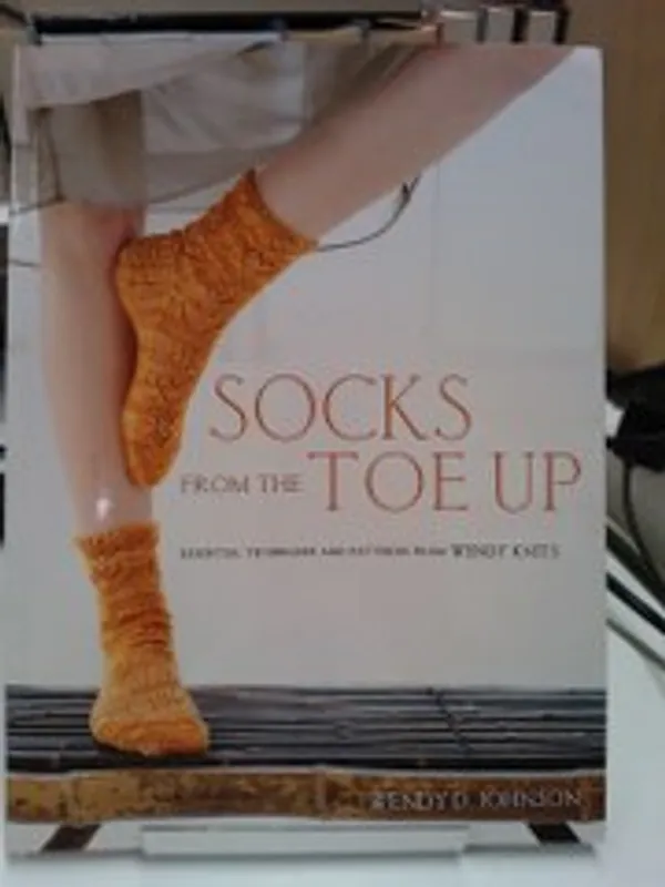 Socks from the toe up - Essential techniques and patterns from Wendy Knits - Johnson Wendy D. | Antikvariaatti Oulun Ale-Kirja Ky | Osta Antikvaarista - Kirjakauppa verkossa