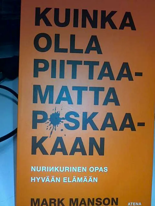 Kuinka olla piittaamatta paskaakaan - Nurin kurinen opas hyvään elämään - Manson Mark | Antikvariaatti Oulun Ale-Kirja Ky | Osta Antikvaarista - Kirjakauppa verkossa