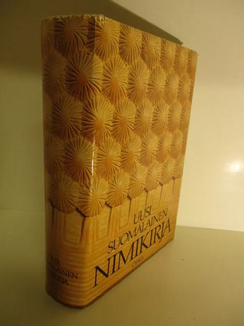 Uusi suomalainen nimikirja - Etunimet, Sukunimet - Vilkuna Kustaa -  Mikkonen Pirjo - Paikkala Sirkka - Huitu Marketta | Brahen Antikvariaatti