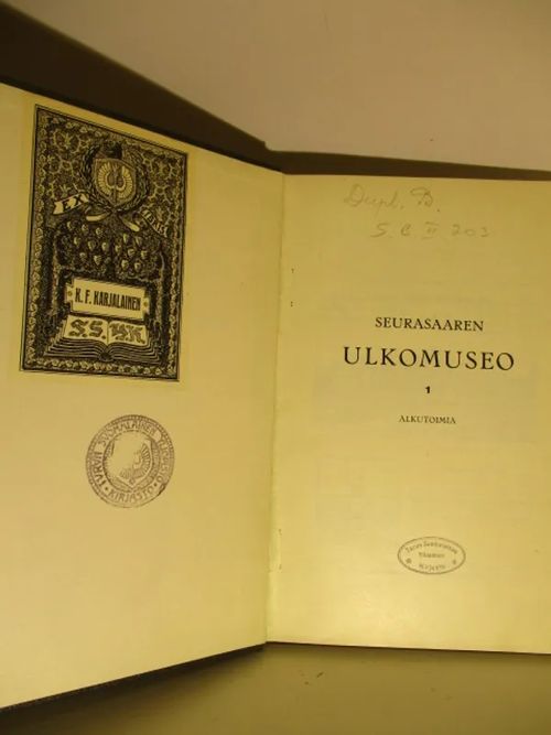 Seurasaaren ulkomuseo 1 alkutoimia / 2 Niemelän torppa Konginkankaalla ja Seurasaarella. / 3 Maalahtelainen karjamaja,Ekkerölainen postipursi,Ahvenanmaanlainen juhannussalko,Karunan kirkko,Paltamolainen tervavene, Inarilainen lappalaisteltta, Florinin huvimaja. | Brahen Antikvariaatti | Osta Antikvaarista - Kirjakauppa verkossa