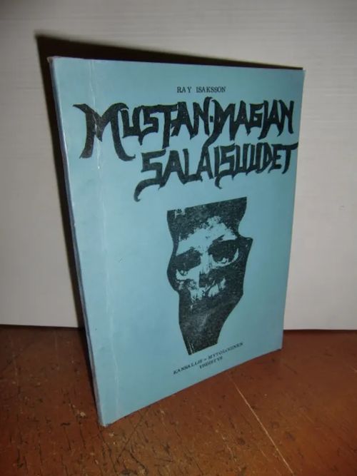 Mustan Magian Salaisuudet (Noidan käsikirja) -Pekka Siitoin tuotantoa,  sinikantinen -witch´s handbook, in finnish |