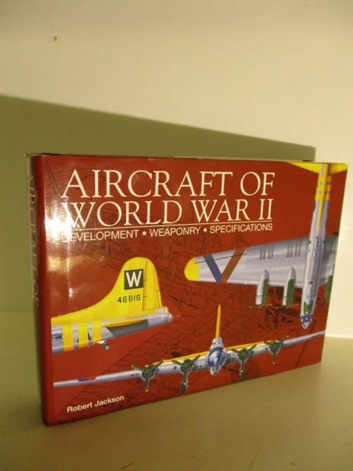 Aircraft of world war II - Development - Weaponry - Specifications - Jackson Robert | Brahen Antikvariaatti | Osta Antikvaarista - Kirjakauppa verkossa