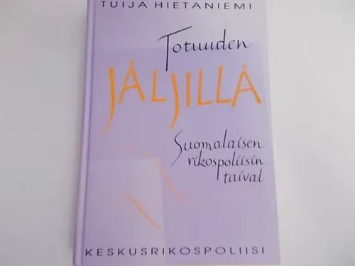 Totuuden jäljillä - Suomalaisen rikospoliisin taival - Hietaniemi Tuula | Wanha Waltteri Oy | Osta Antikvaarista - Kirjakauppa verkossa