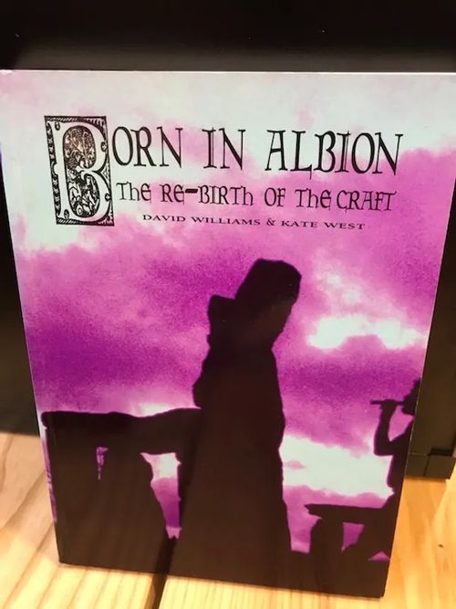 Born in Albion The Re-Birth of the Craft - Williams David, West Kate | Booksbymuni | Osta Antikvaarista - Kirjakauppa verkossa