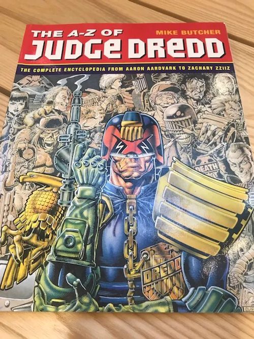 The A-Z of Judge Dredd - Butcher Mike | Booksbymuni | Osta Antikvaarista - Kirjakauppa verkossa