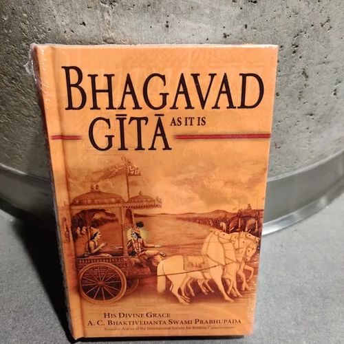 Bhagavad gita - As it Is - Swami. Bhaktivedanta | Booksbymuni | Osta Antikvaarista - Kirjakauppa verkossa