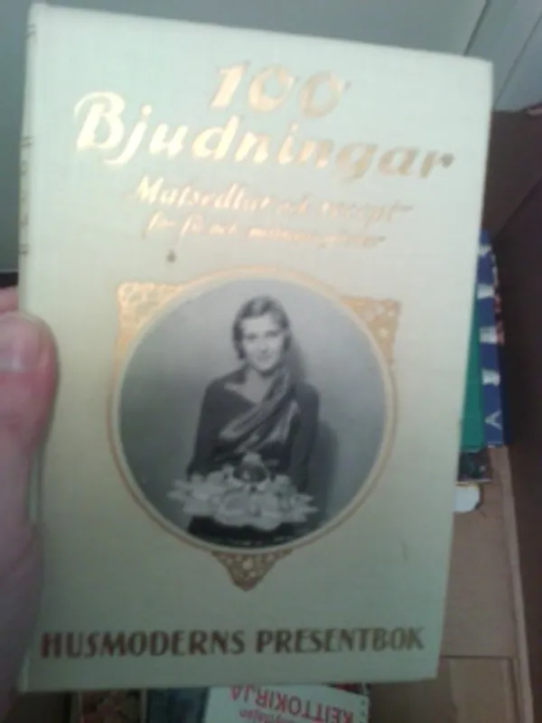 100 bjudningar. Matsedlar och recept för få och många gäster. Husmoderns presentbok | Oulun Antikvariaatti Ky | Osta Antikvaarista - Kirjakauppa verkossa