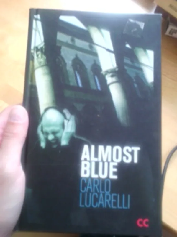 Almost blue - Lucarelli C. | Oulun Antikvariaatti Ky | Osta Antikvaarista - Kirjakauppa verkossa