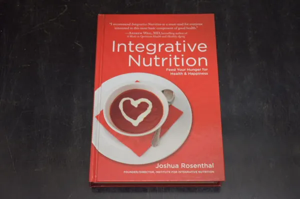 Integrative Nutrition - Feed Your Hungre for Health & Happiness - Rosenthal, Joshua | Väinämöisen Kirja Oy | Osta Antikvaarista - Kirjakauppa verkossa