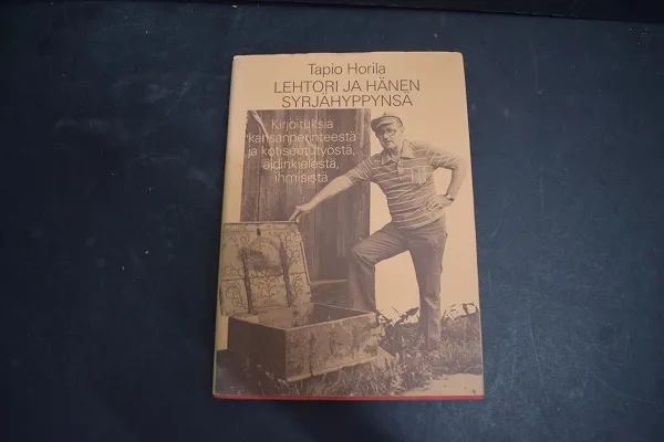 Tapio Horila - Lehtori ja hänen syrjähyppynsä - Kirjoituksia kansanperinteestä ja kotiseututyöstä, äidinkielestä, ihmisistä - Toim. Horila Tapio, Kurkikangas Sirkku, Kämi Tuula, Salminen Pekka, Virtaranta Pertti | Väinämöisen Kirja Oy | Osta Antikvaarista - Kirjakauppa verkossa