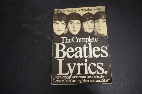 The Complete Beatles Lyrics | Väinämöisen Kirja Oy | Osta Antikvaarista - Kirjakauppa verkossa