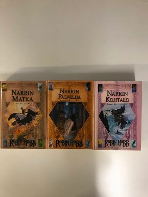 Lordi Kultainen 1-3 - Narrin matka, Narrin palvelija, Narrin kohtalo - Hobb Robin | Kirjakauppa Papirus | Osta Antikvaarista - Kirjakauppa verkossa