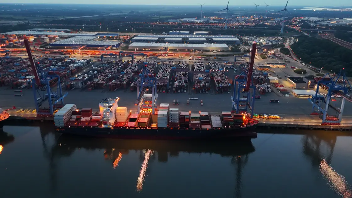 Container logistics, cargo timing and coordinated handovers.
