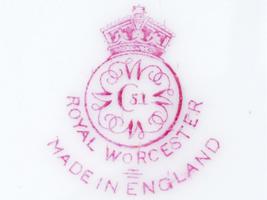 ENGLISH ROYAL WORCESTER PORCELAIN CABINET PLATE