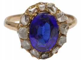 A RUSSIAN YELLOW GOLD SIMULATED SAPPHIRE RING