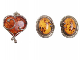 A JEWELRY SET AMBER SILVER EARRINGS AND PENDANT