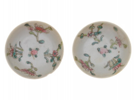 A PAIR OF ANTIQUE CHINESE PORCELAIN BOWLS 19TH C.