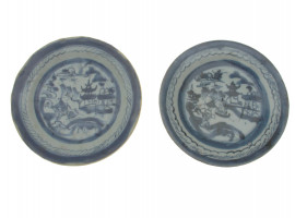 TWO ANTIQUE CHINESE PORCELAIN PLATES 18-19 C.