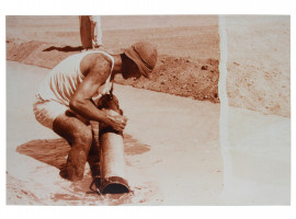 A VINTAGE PHOTOGRAPH OF A WORKING MAN