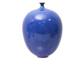 A CONTEMPORARY GLAZED ART POTTERY VASE BY IHRMAN