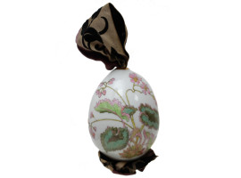 A RUSSIAN HAND PAINTED PORCELAIN EASTER EGG