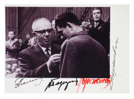 A SIGNED PHOTOGRAPH OF SOVIET COSMONAUTS