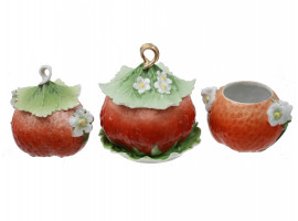 A ROYAL BAYREUTH STRAWBERRY PORCELAIN SET