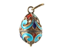 A RUSSIAN SILVER AND ENAMEL EASTER EGG PENDANT