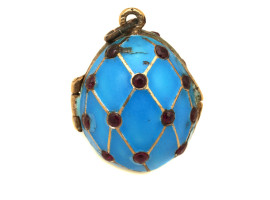 A RUSSIAN GILT SILVER ENAMELED EGG PENDANT