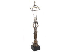 A NEOCLASSICAL FIGURAL PATINA BRONZE TABLE LAMP