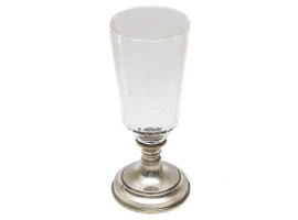 AN ANTIQUE ENGRAVED CRYSTAL GLASS WITH SILVER LEG