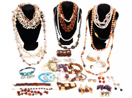 LAGE LOT OF LADES JEWELRY WITH SHELLS AND STONES