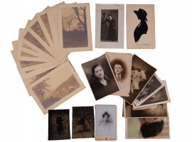 A SET OF ANTIQUE FERROTYPES AND PHOTOGRAPHS