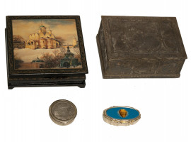 A RUSSIAN AND OTHER TRINKET AND PILL BOXES