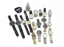 LARGE COLLECTION OF VARIOUS WRIST WATCHES