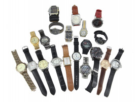 LARGE COLLECTION OF VARIOUS WRIST WATCHES