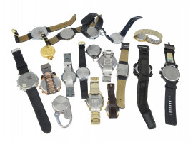 LARGE COLLECTION OF VARIOUS WRIST WATCHES