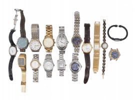 LARGE COLLECTION OF VINTAGE MODERN WRIST WATCHES