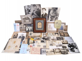 LARGE COLLECTION OF ANTIQUE AND VINTAGE PHOTO