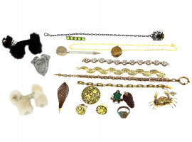 A COLLECTION OF VINTAGE HISTORICAL JEWELRY