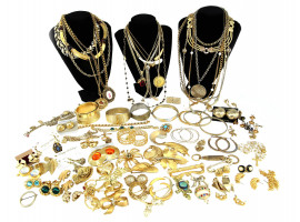 A LOT OF GOLD TONE COSTUME JEWELRY MOSTLY RETRO