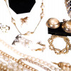 A LARGE LOT OF RETRO AND VINTAGE PEARL JEWELRY PIC-4