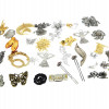 A LARGE COLLECTION OF COSTUME JEWELRY BROOCHES PIC-1