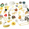 A LARGE COLLECTION OF COSTUME JEWELRY BROOCHES PIC-0