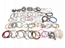 A LARGE COLLECTION OF COSTUME JEWELRY BRACELETS