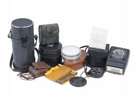 A COLLECTION OF VARIOUS PHOTOGRAPHY ACCESSORIES