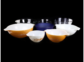 COLLECTION OF VARIOUS GLASS WARE BOWLS PYREX